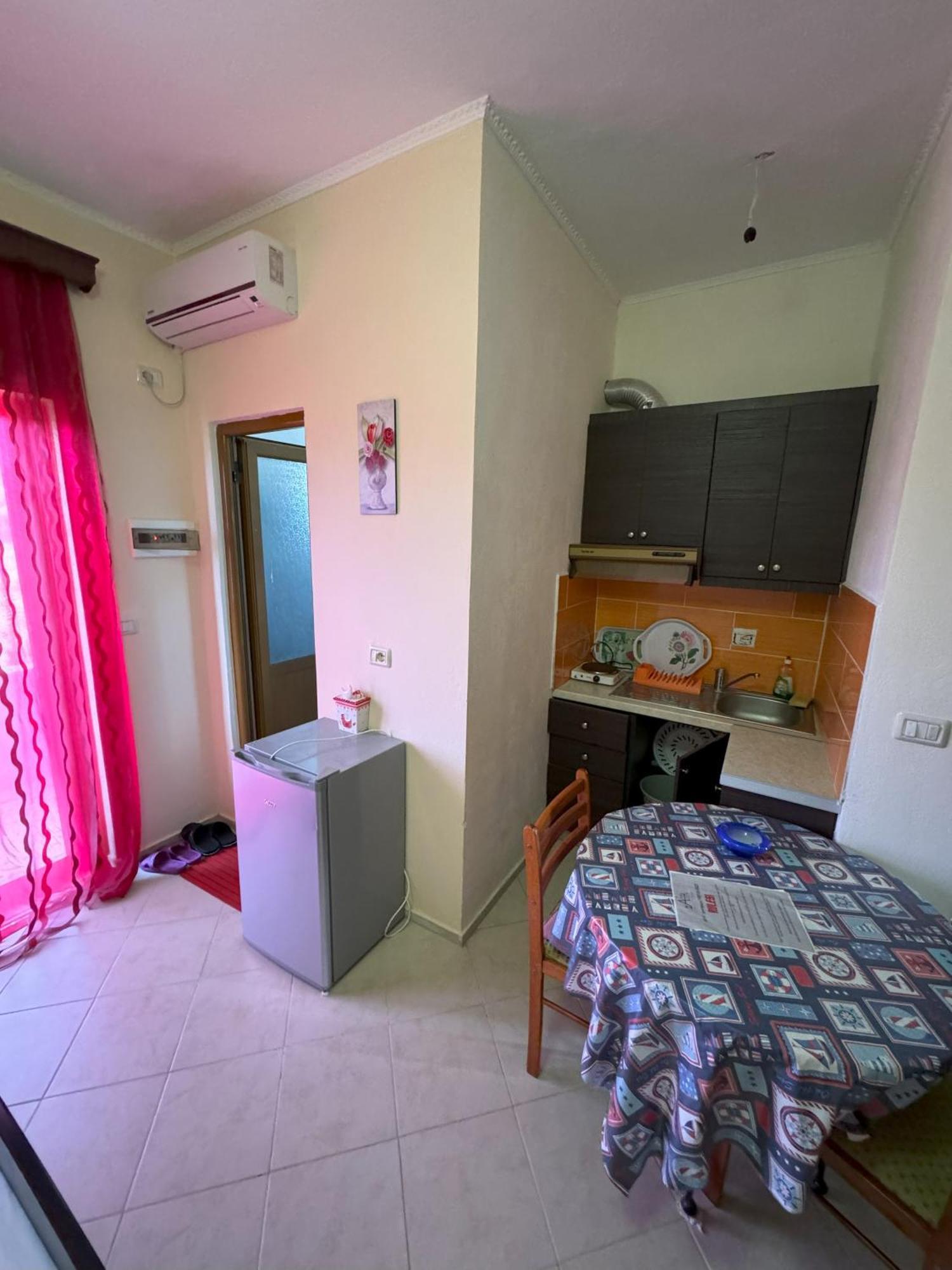 Adrian Agustin Rooms Lukovë エクステリア 写真