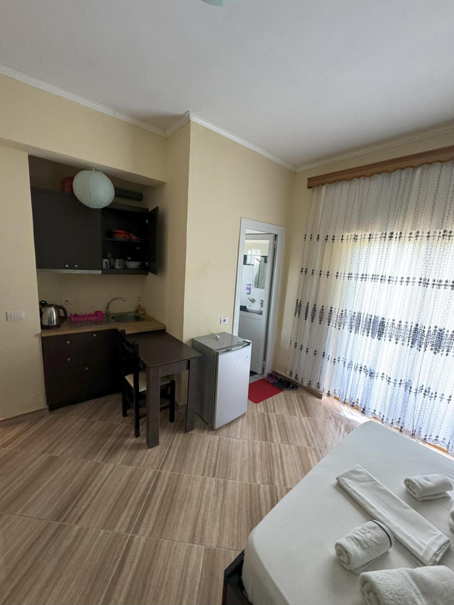 Adrian Agustin Rooms Lukovë エクステリア 写真